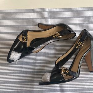 Adorable dress sandals!